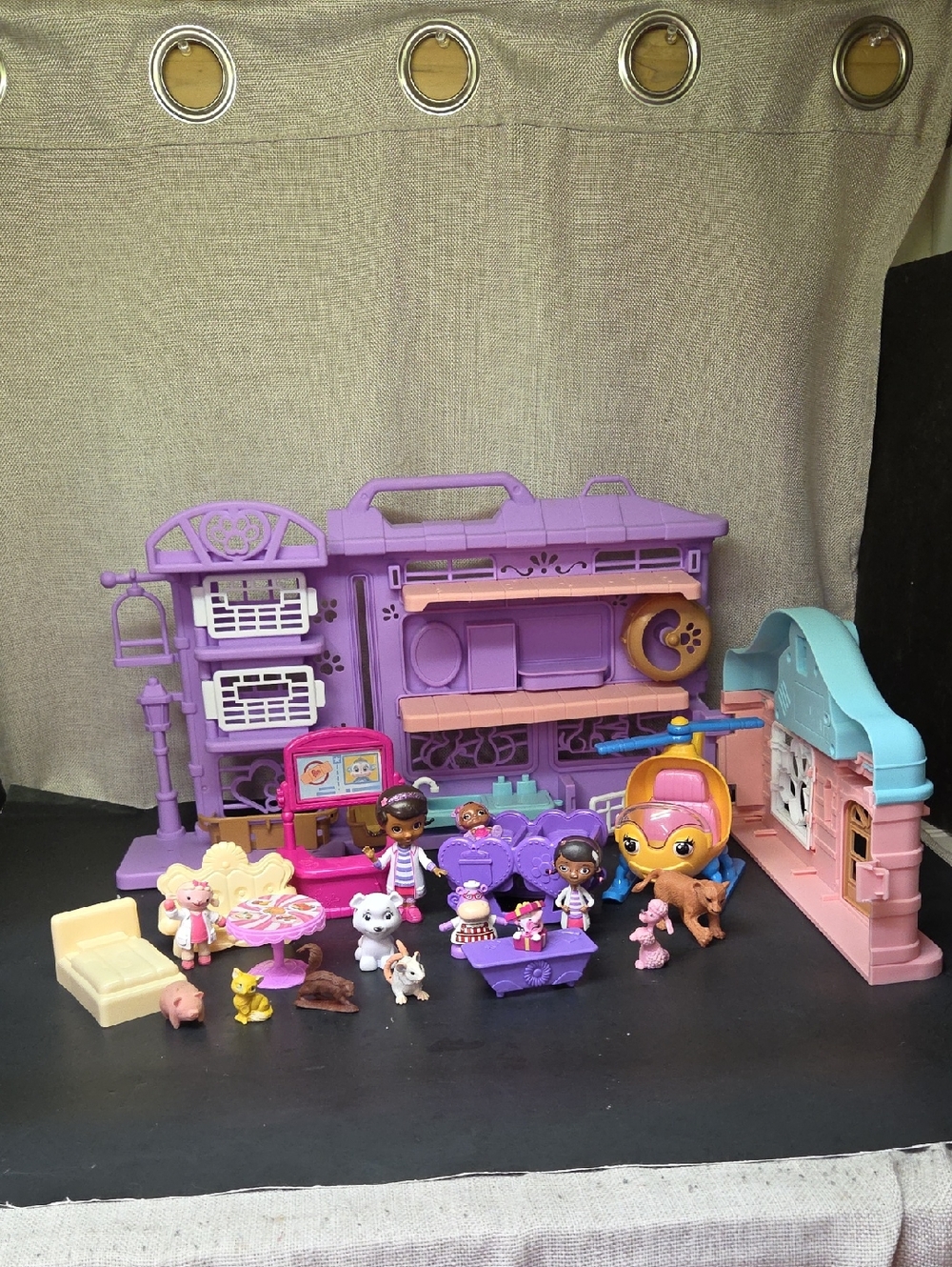 Disney Junior Doc McStuffins toy figures and Vet playset accessories